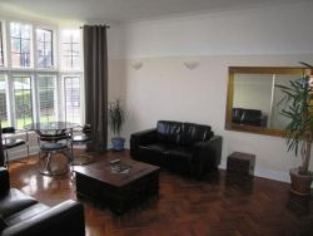 			3 Bedroom, 1 bath, 1 reception Flat			 Meadway, GOLDERS GREEN/HAMPSTEAD GARDEN SUBURB NW11