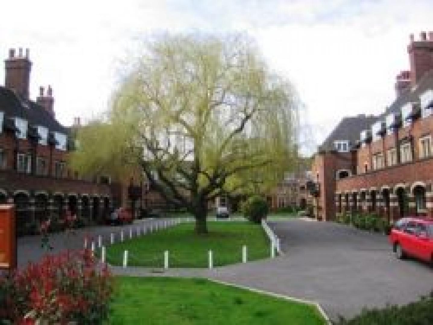 			3 Bedroom, 1 bath, 1 reception Flat			 Meadway, GOLDERS GREEN/HAMPSTEAD GARDEN SUBURB NW11