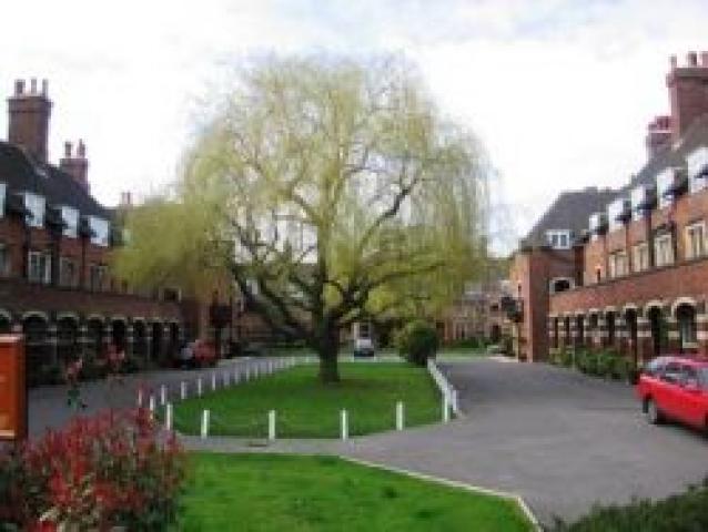 			3 Bedroom, 1 bath, 1 reception Flat			 Meadway, GOLDERS GREEN/HAMPSTEAD GARDEN SUBURB NW11