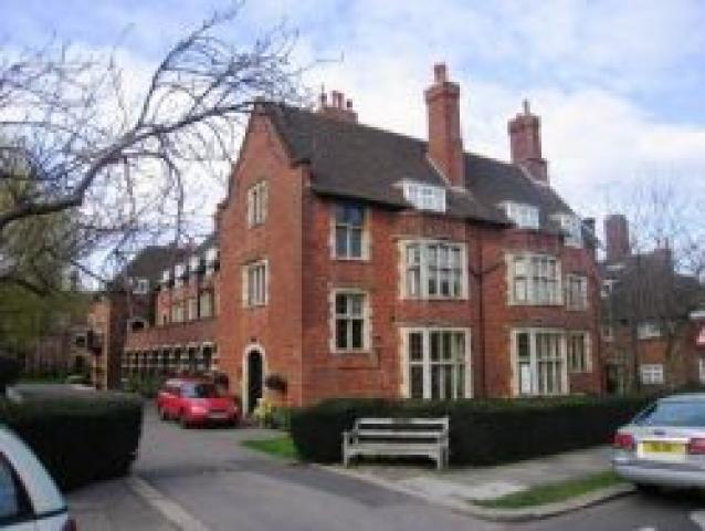 			3 Bedroom, 1 bath, 1 reception Flat			 Meadway, GOLDERS GREEN/HAMPSTEAD GARDEN SUBURB NW11