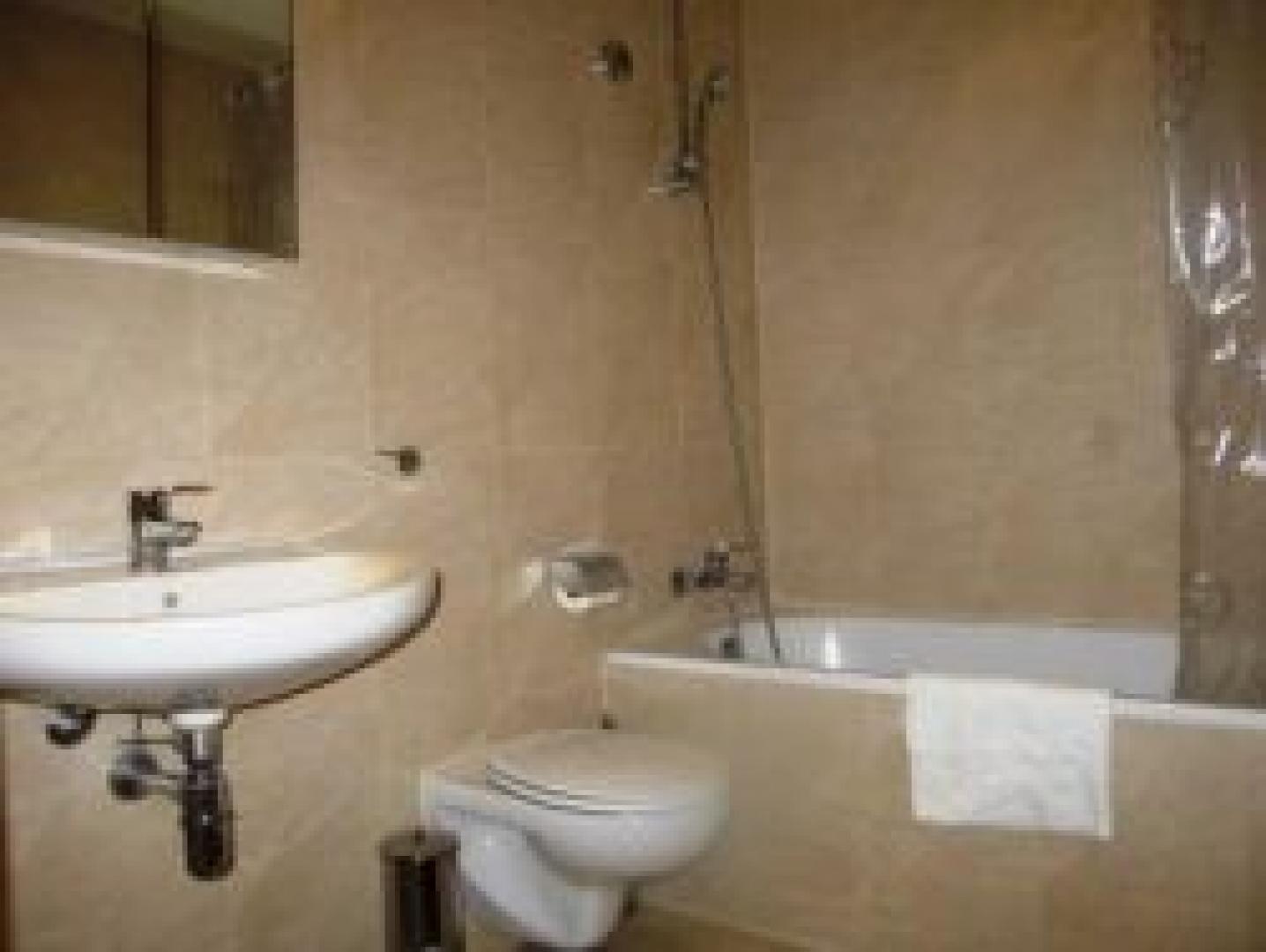 			VIEWINGS HIGHLY RECOMMENDED!!!, 1 Bedroom, 1 bath, 1 reception Flat			 Springfield Lane, KILBURN PARK NW6