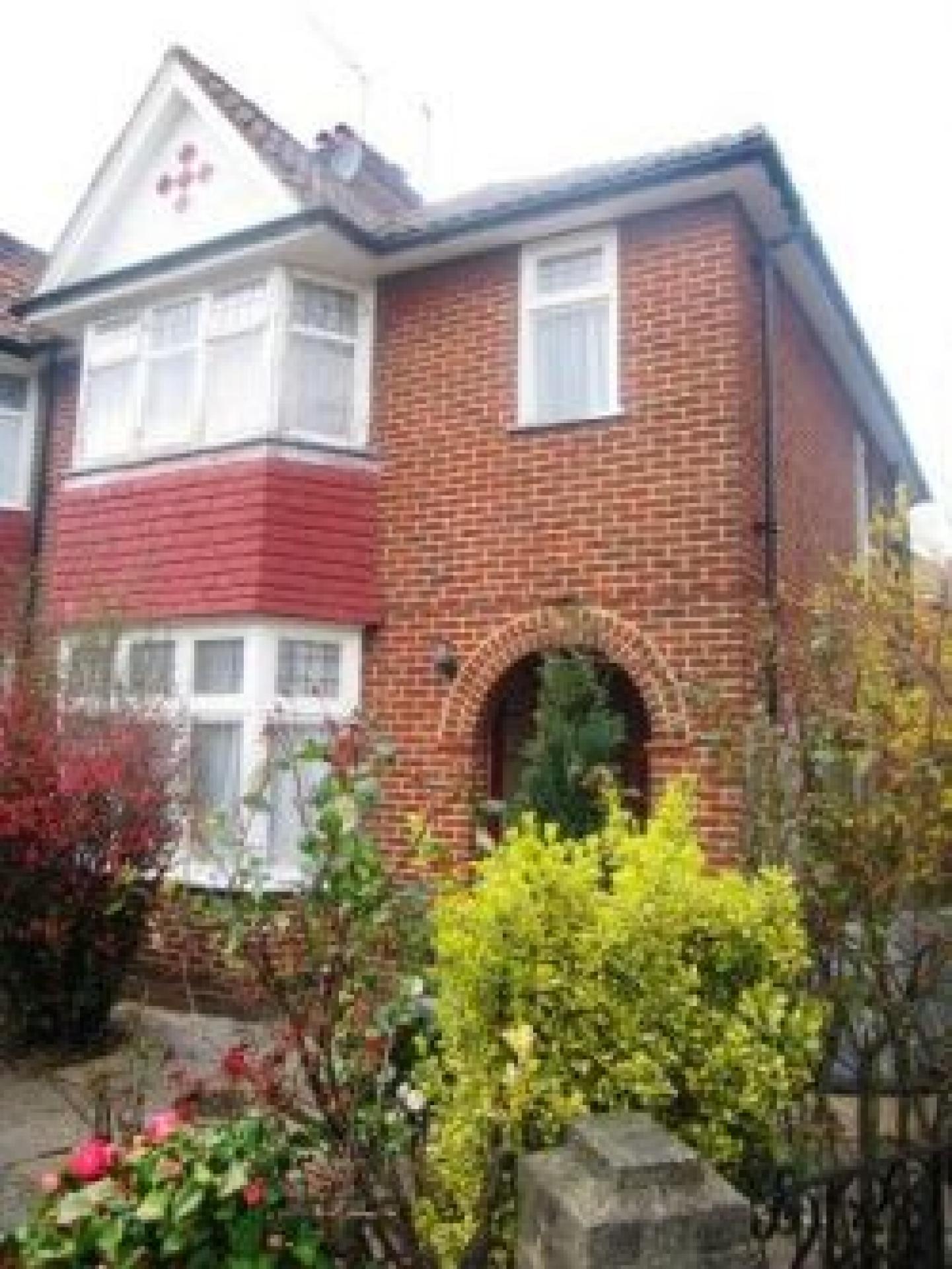 			New Instruction, 3 Bedroom, 1 bath, 1 reception Flat			 Pennine Drive, GOLDERS GREEN ESTATE NW2 NW2