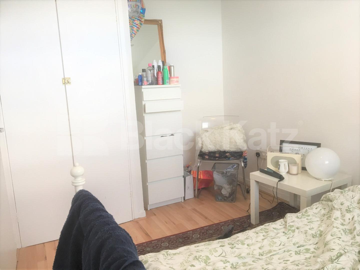 			GREAT VALUE FOR MONEY TWO BEDROOM APARTMENT, 2 Bedroom, 1 bath, 1 reception Flat			 Devas Street E3, BOW