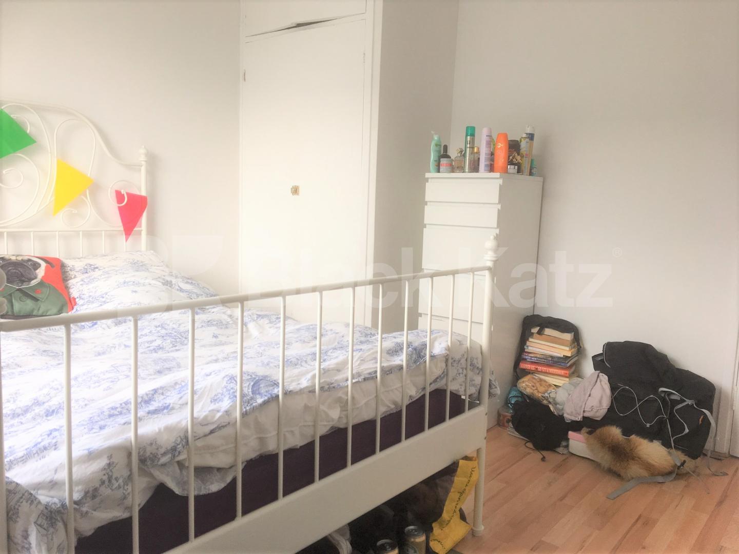 			GREAT VALUE FOR MONEY TWO BEDROOM APARTMENT, 2 Bedroom, 1 bath, 1 reception Flat			 Devas Street E3, BOW