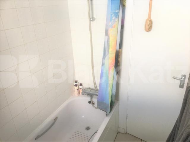 			GREAT VALUE FOR MONEY TWO BEDROOM APARTMENT, 2 Bedroom, 1 bath, 1 reception Flat			 Devas Street E3, BOW