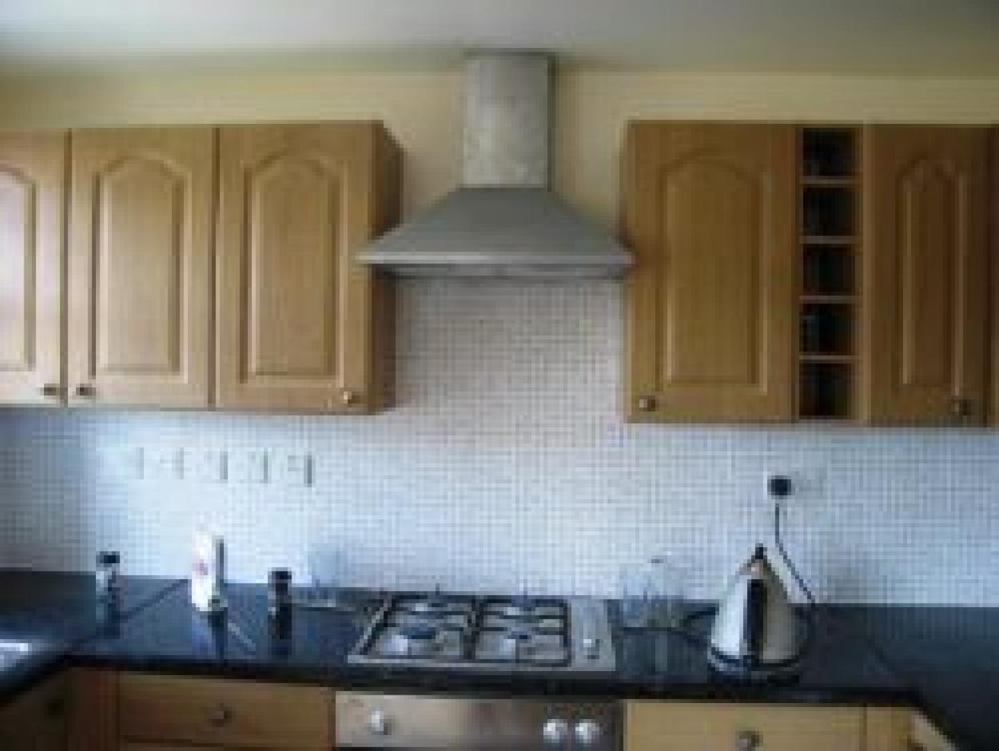 			3 Bedroom, 1 bath, 1 reception Flat			 Cleveland Gardens, GOLDERS GREEN NW11