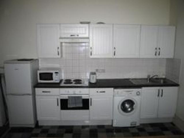 			NEW INSTRUCTION - A MUST SEE!, 4 Bedroom, 1 bath, 1 reception Flat			 Finchley Road, GOLDERS GREEN NW11