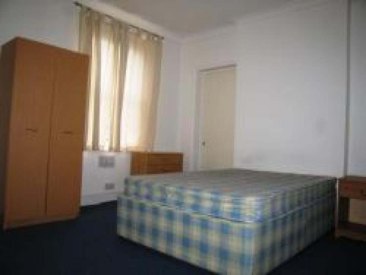 			NEW INSTRUCTION - A MUST SEE!, 4 Bedroom, 1 bath, 1 reception Flat			 Finchley Road, GOLDERS GREEN NW11