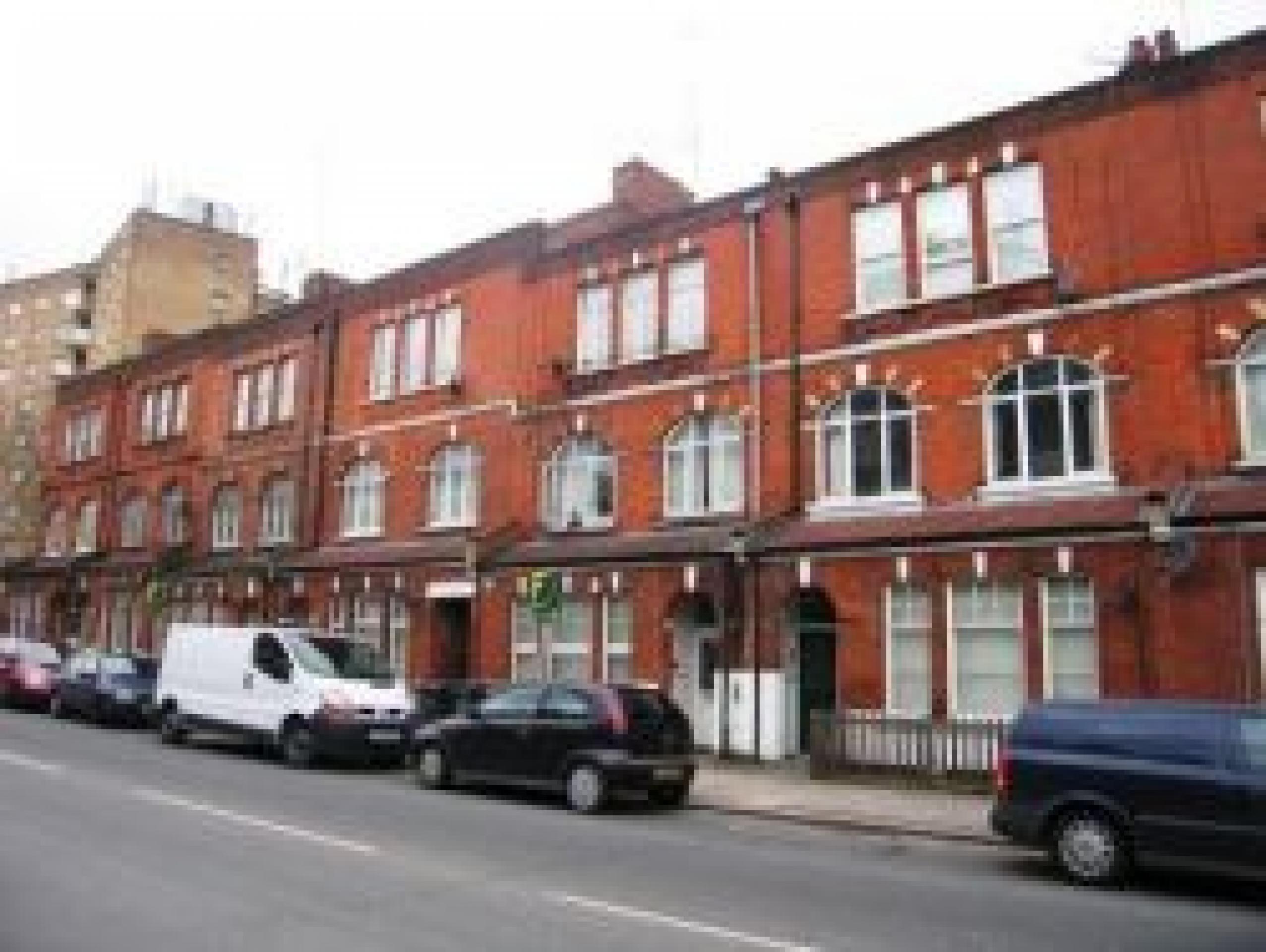 			NEW INSTRUCTION - A MUST SEE!, 4 Bedroom, 1 bath, 1 reception Flat			 Finchley Road, GOLDERS GREEN NW11 NW11