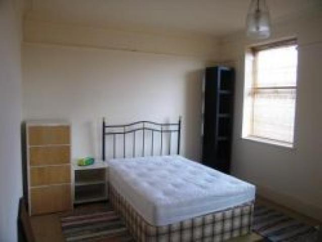 			4 Bedroom, 1 bath, 1 reception Flat			 Sidmouth Road, WILLESDEN/BRONDESBURY NW2