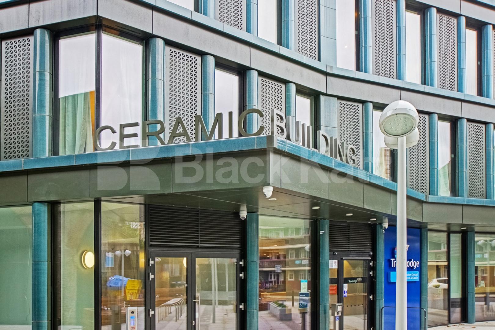 Situated on the 23rd floor with air conditioning, concierge service & gym  The Ceramic Building, Newington Causeway , Borough 