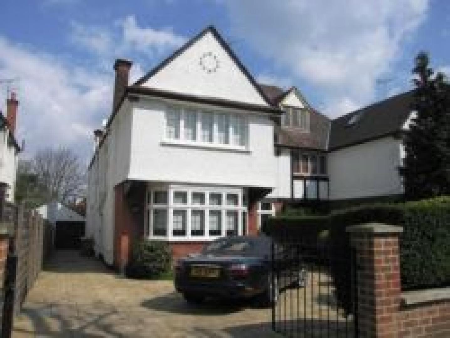 			NEW INSTRUCTION, 1 Bedroom, 1 bath, 1 reception Flat			 Teignmouth Road, KILBURN/WILLESDEN GREEN