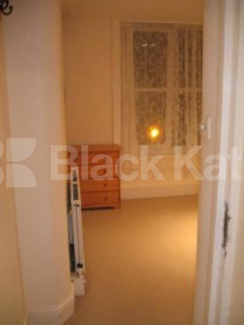 			Studio With Separate Kitchen !, Studio Apartment, 1 bath, 1 reception Flat			 Palace Gates Road, ALEXANDRA PALACE N22