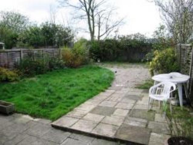 			3 Bedroom, 1 bath, 1 reception Flat			 Cotswold Gardens, GOLDERS GREEN/CRICKLEWOOD NW2