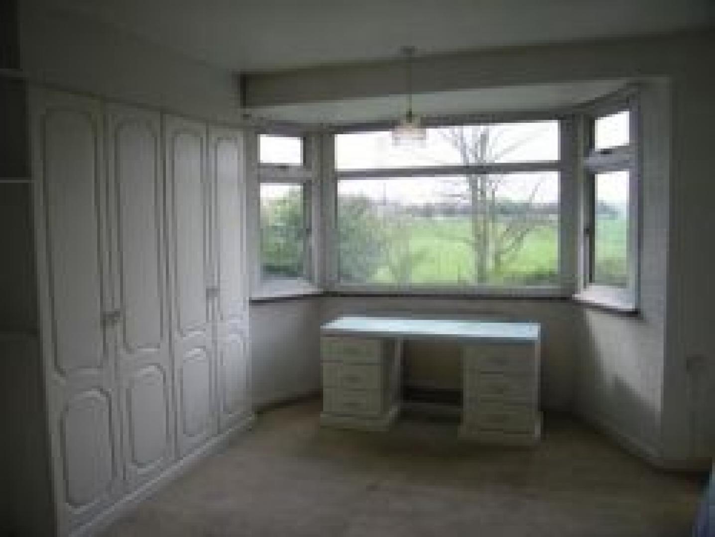 			3 Bedroom, 1 bath, 1 reception Flat			 Cotswold Gardens, GOLDERS GREEN/CRICKLEWOOD NW2