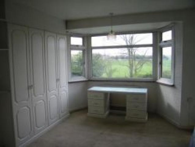 			3 Bedroom, 1 bath, 1 reception Flat			 Cotswold Gardens, GOLDERS GREEN/CRICKLEWOOD NW2