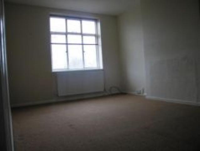			1 Bedroom, 1 bath, 1 reception Flat			 Moss Hall Court, NORTH FINCHLEY N12