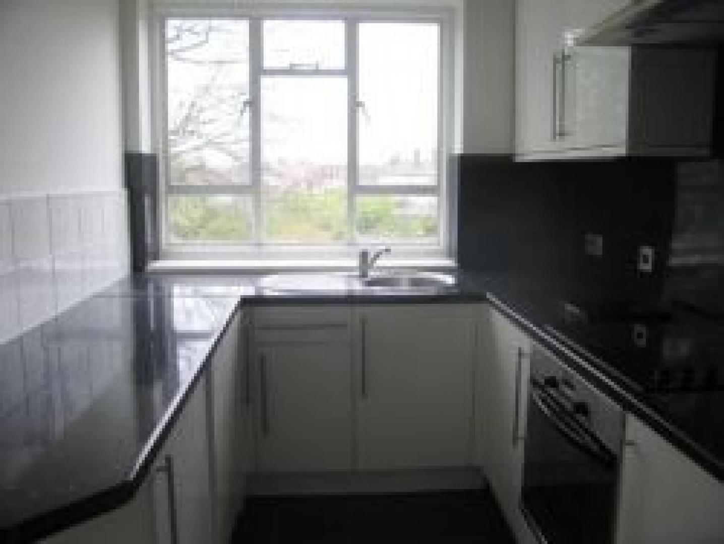 			1 Bedroom, 1 bath, 1 reception Flat			 Moss Hall Court, NORTH FINCHLEY N12