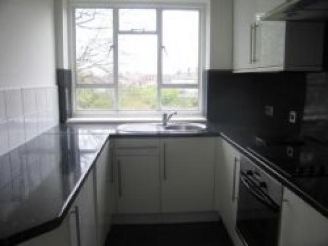 			1 Bedroom, 1 bath, 1 reception Flat			 Moss Hall Court, NORTH FINCHLEY N12