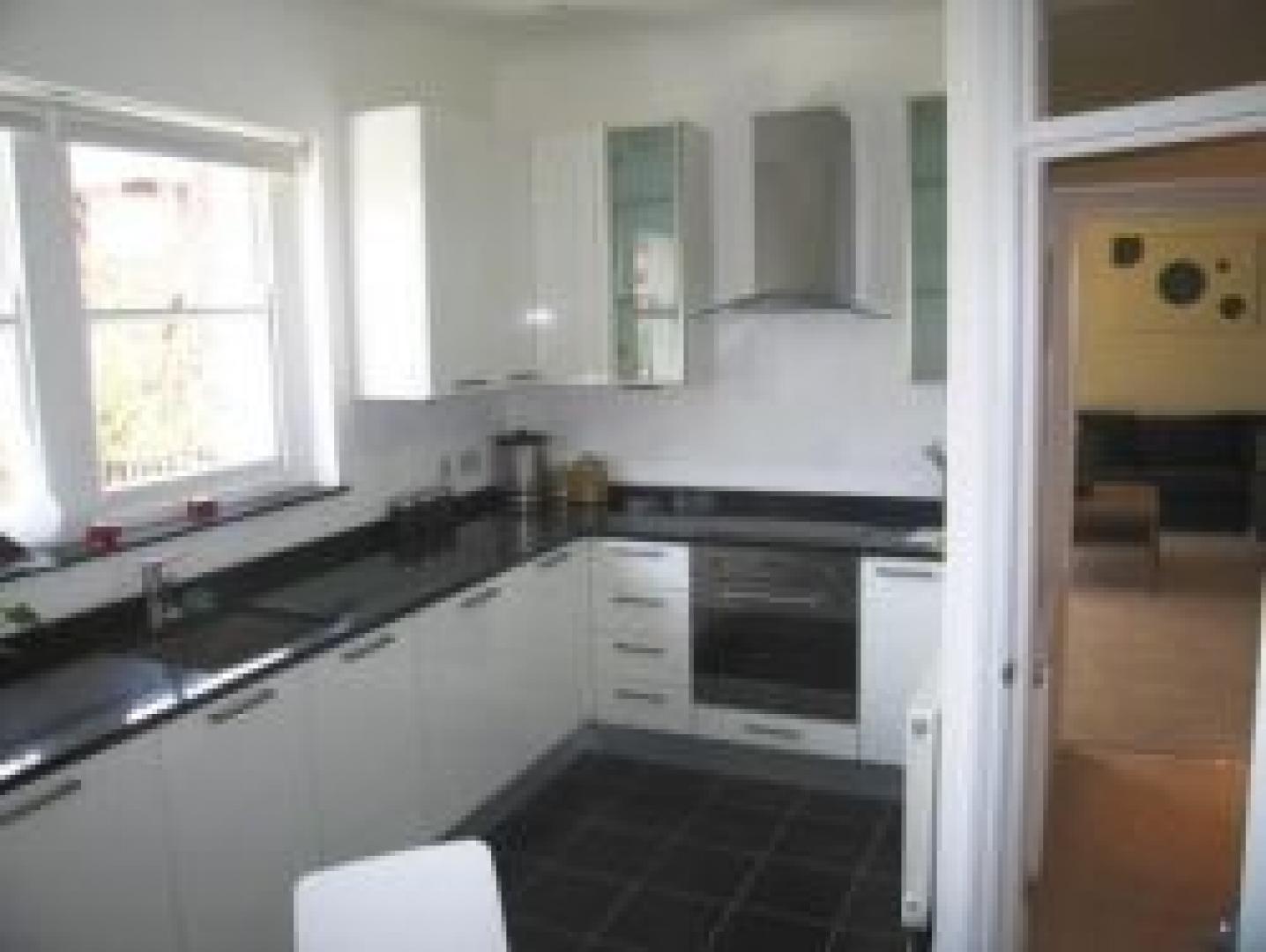 			4 Bedroom, 1 bath, 1 reception Flat			 Minster Road, WEST HAMPSTEAD