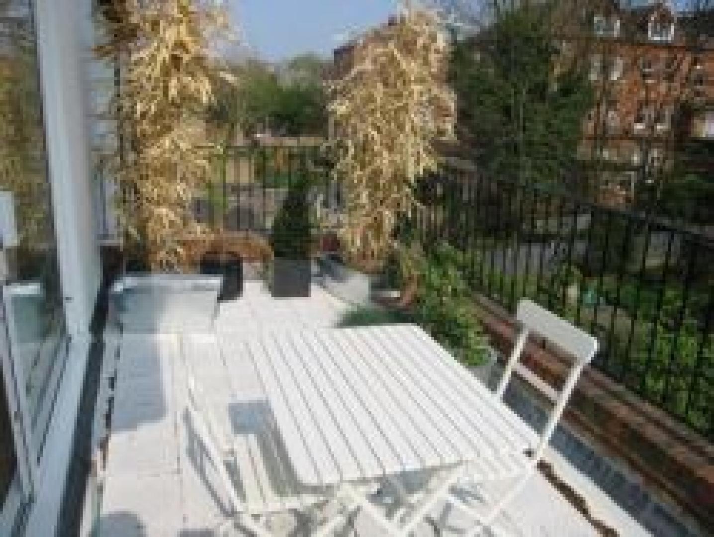			4 Bedroom, 1 bath, 1 reception Flat			 Minster Road, WEST HAMPSTEAD