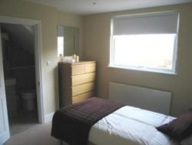 			4 Bedroom, 1 bath, 1 reception Flat			 Minster Road, WEST HAMPSTEAD