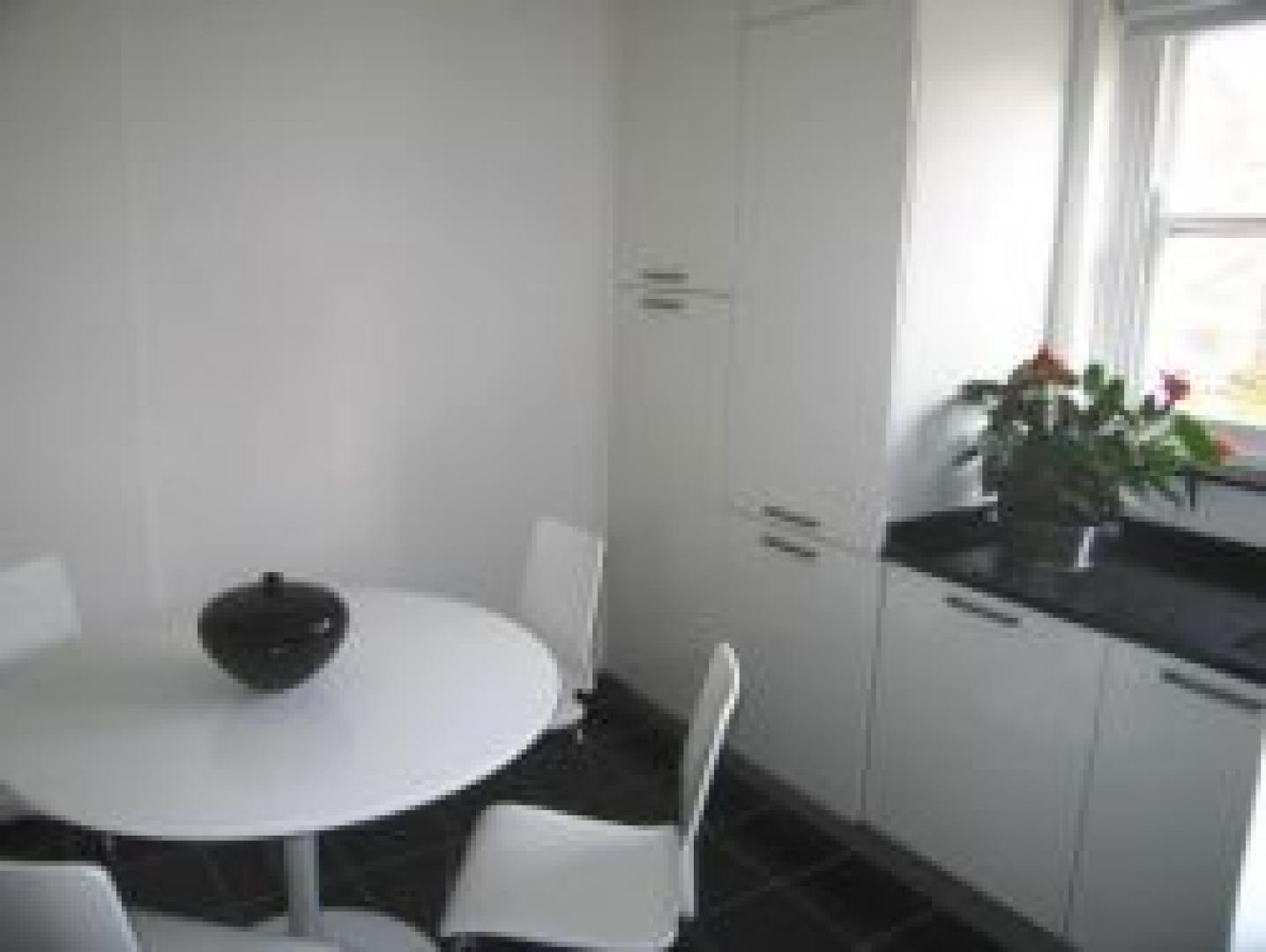 			4 Bedroom, 1 bath, 1 reception Flat			 Minster Road, WEST HAMPSTEAD