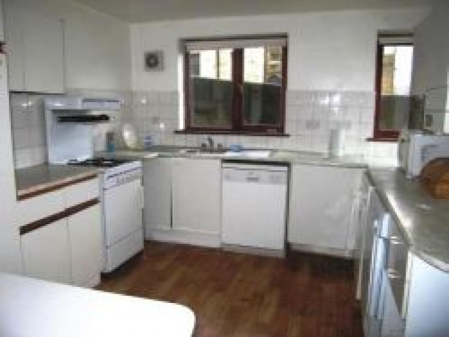 			2 Bedroom, 1 bath, 1 reception Flat			 Finchley Lane, HENDON NW4