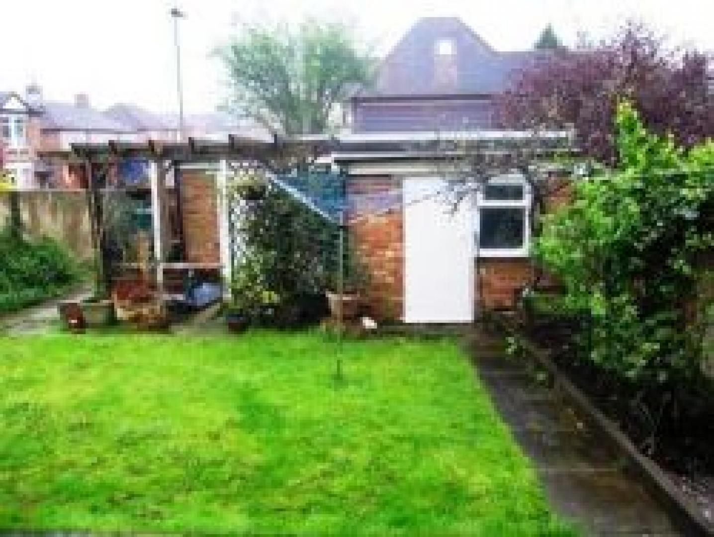 			2 Bedroom, 1 bath, 1 reception Flat			 Finchley Lane, HENDON NW4