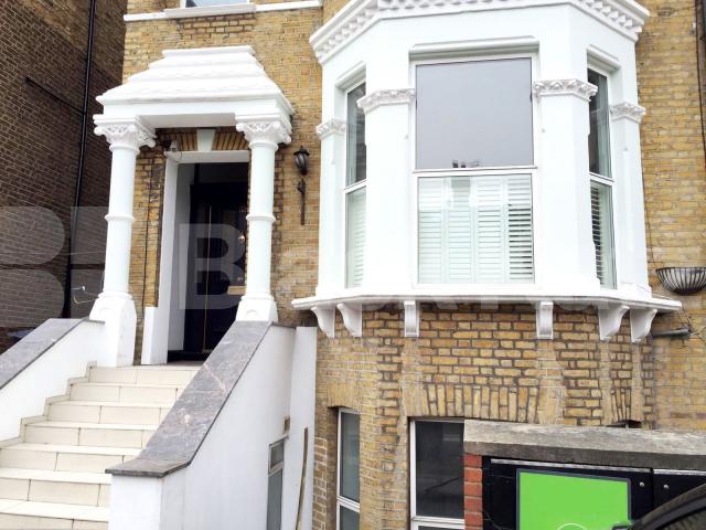 			UNDER OFFER , Studio Apartment, 1 bath, 1 reception Apartment			 Lime Grove, SHEPHERDS BUSH