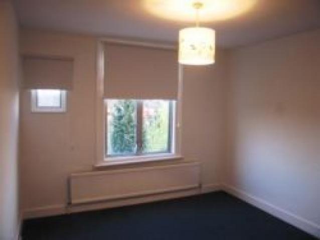 			2 Bedroom, 1 bath, 1 reception Flat			 Bathurst Gardens, KENSAL GREEN NW10