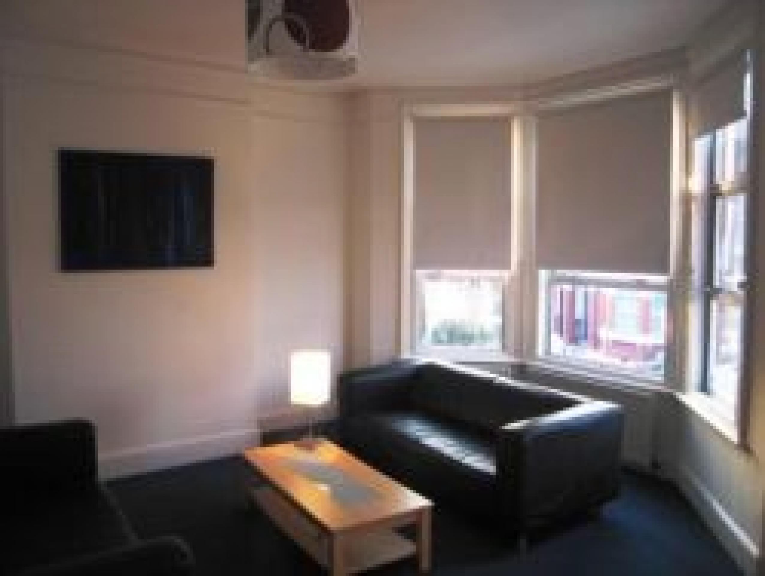 			2 Bedroom, 1 bath, 1 reception Flat			 Bathurst Gardens, KENSAL GREEN NW10 NW10