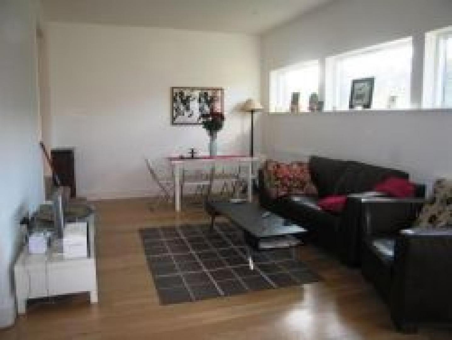 			Studio Apartment, 1 bath, 1 reception Flat			 Kilburn Lane, QUEENS PARK W10