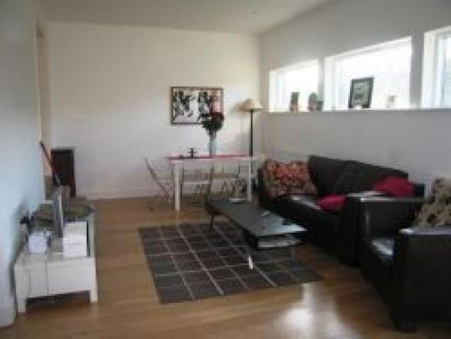 			Studio Apartment, 1 bath, 1 reception Flat			 Kilburn Lane, QUEENS PARK W10