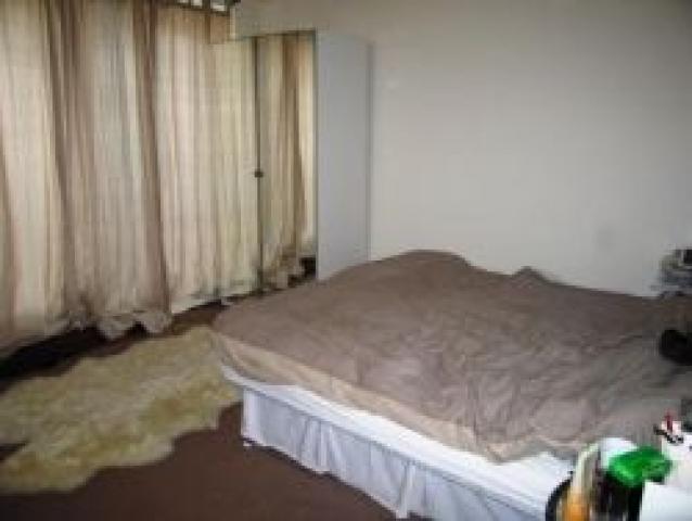 			Studio Apartment, 1 bath, 1 reception Flat			 Kilburn Lane, QUEENS PARK W10