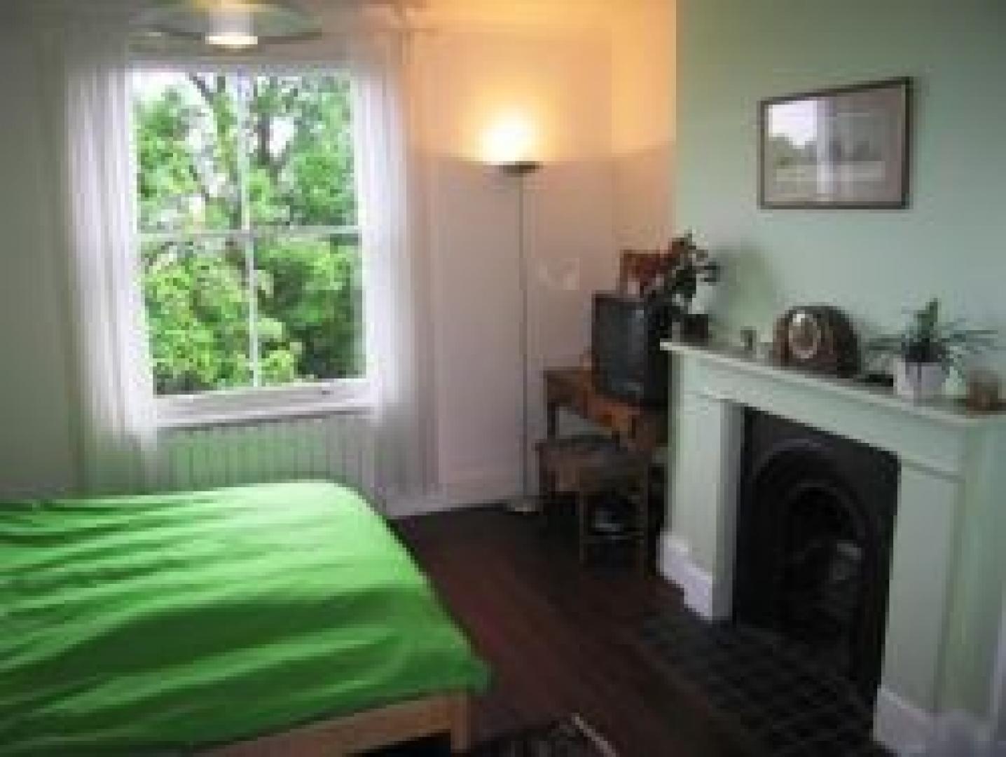 			1 Bedroom, 1 bath, 1 reception Flat			 Pilgrims Lane, HAMPSTEAD NW3