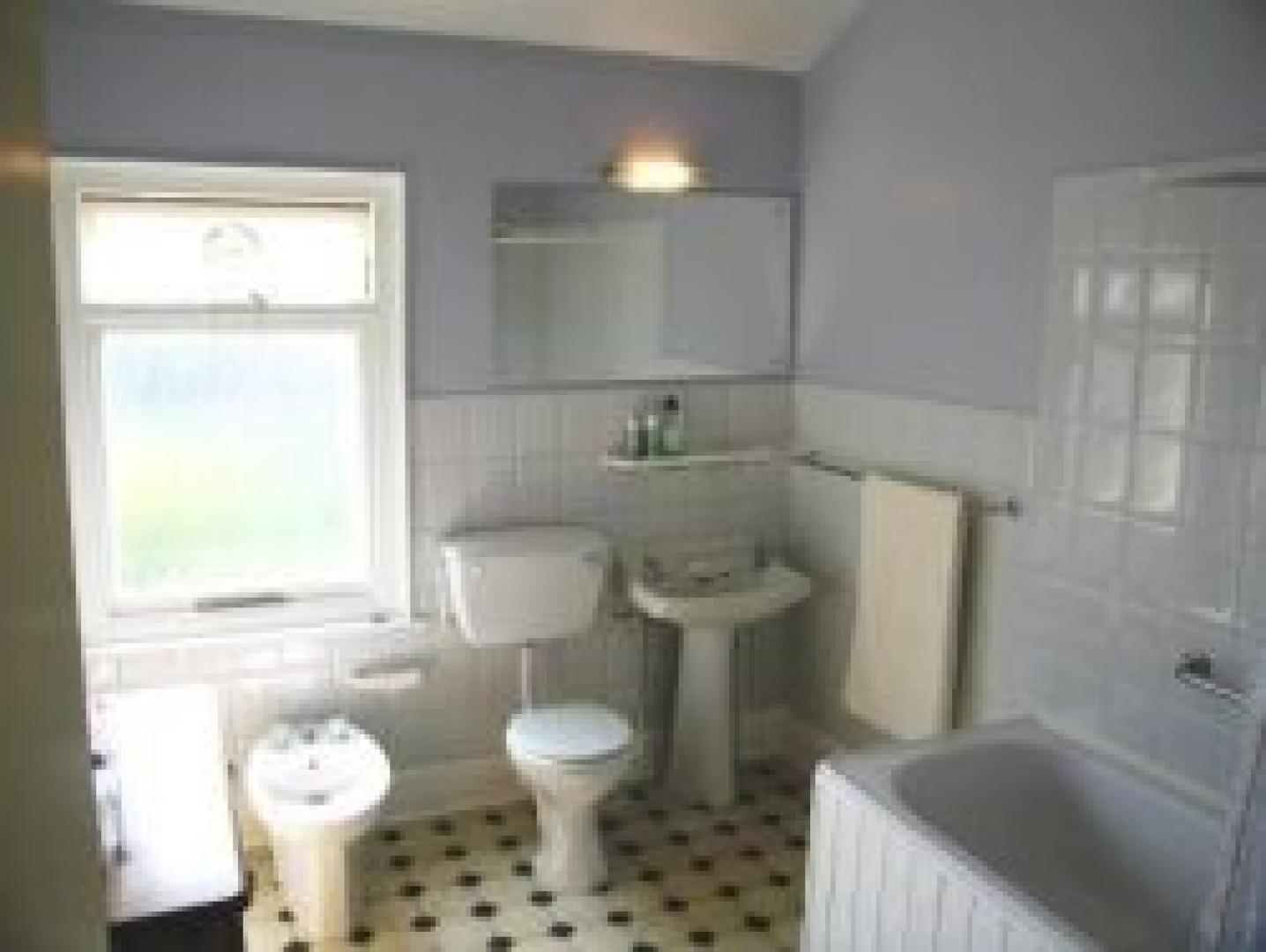 			2 Bedroom, 1 bath, 1 reception Flat			 Midland Terrace, CRICKLEWOOD
