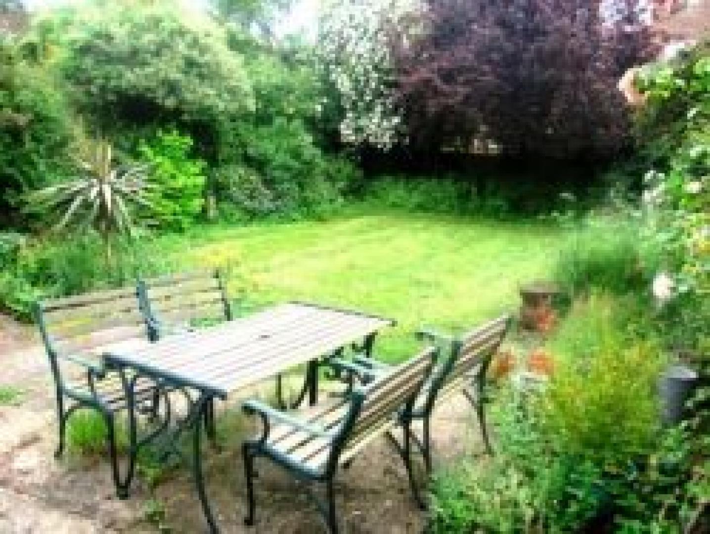 			2 Bedroom, 1 bath, 1 reception Flat			 Odessa Road, KENSAL GREEN NW10