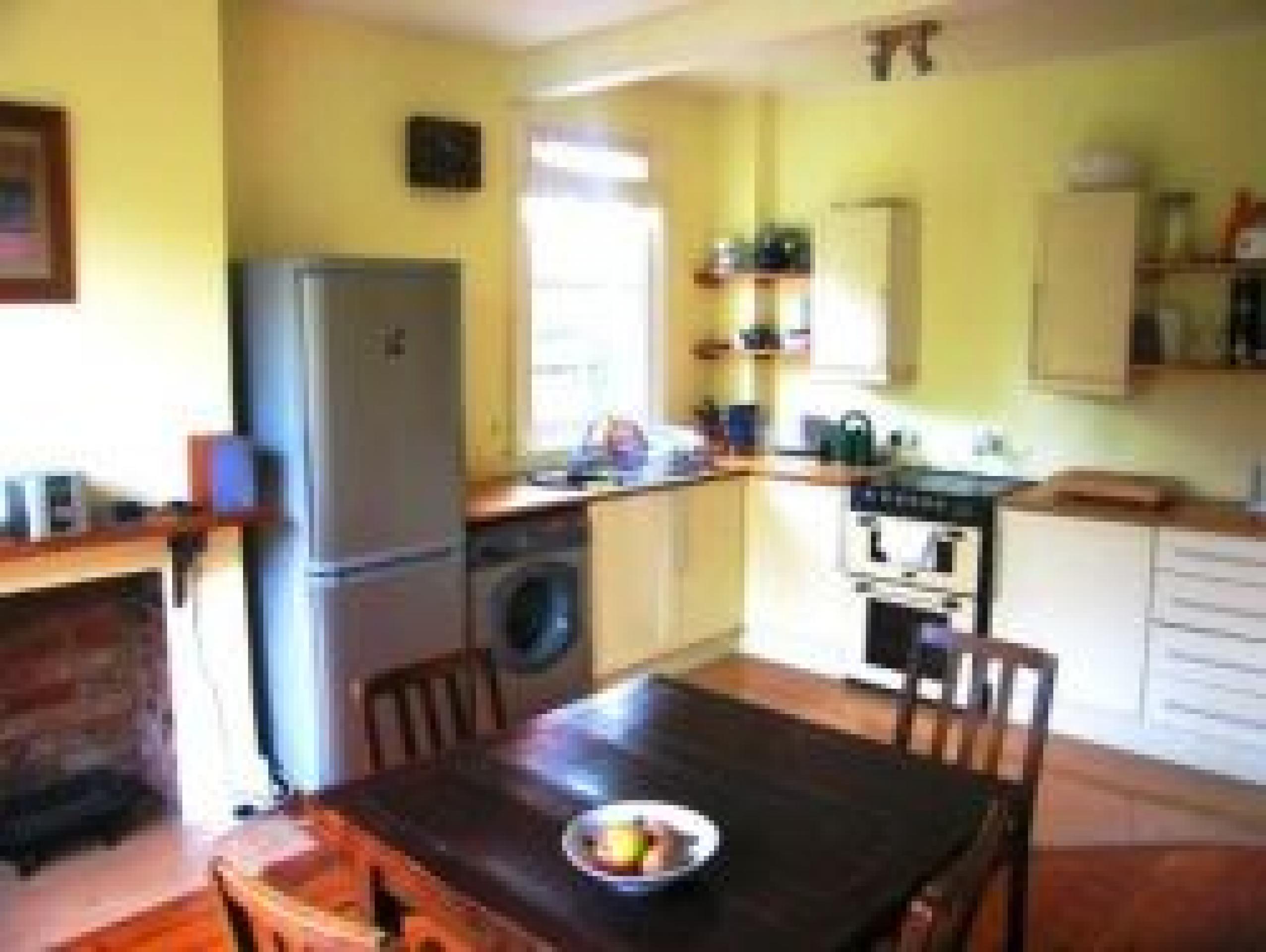 			2 Bedroom, 1 bath, 1 reception Flat			 Odessa Road, KENSAL GREEN NW10 NW10