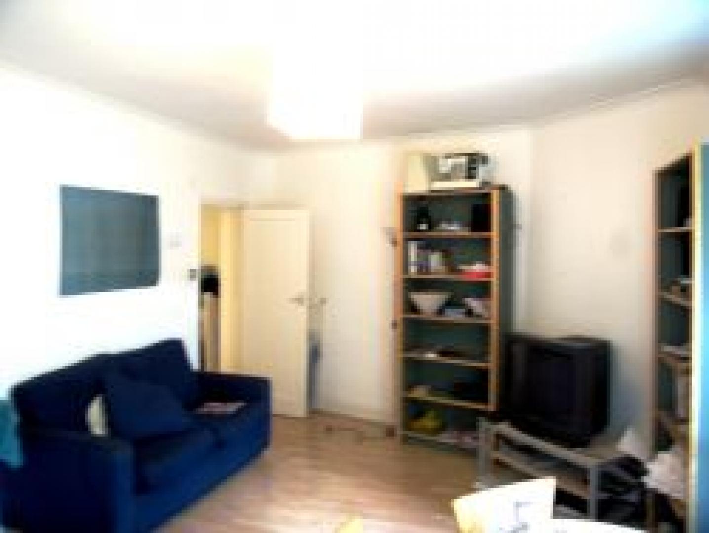 			4 Bedroom, 1 bath, 1 reception Flat			 Willesden Lane, WILLESDEN GREEN