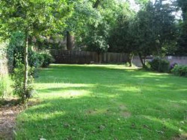 			4 Bedroom, 1 bath, 1 reception Flat			 Willesden Lane, WILLESDEN GREEN