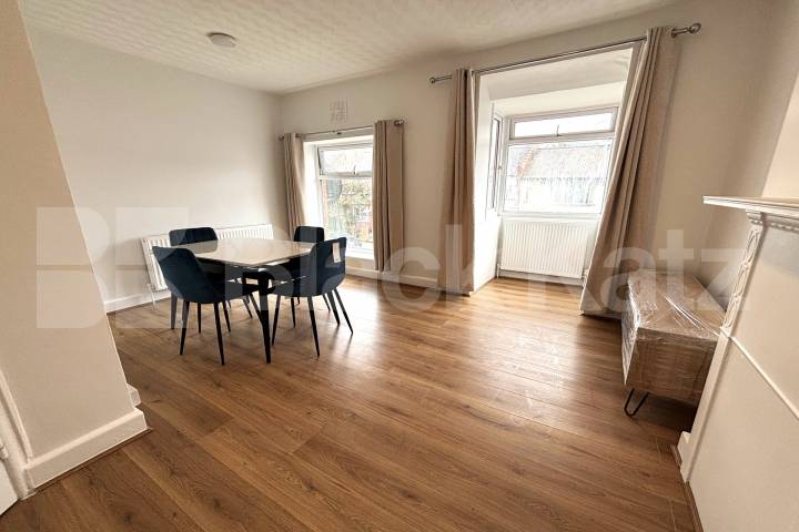Duplex period conversion offering 860 Sq.Ft. of living & entertaining space Wyatt Park Road, Streatham Hill
