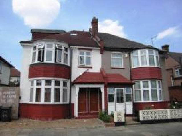 			3 Bedroom, 1 bath, 1 reception Flat			 Gladstone Park Gardens, CRICKLEWOOD