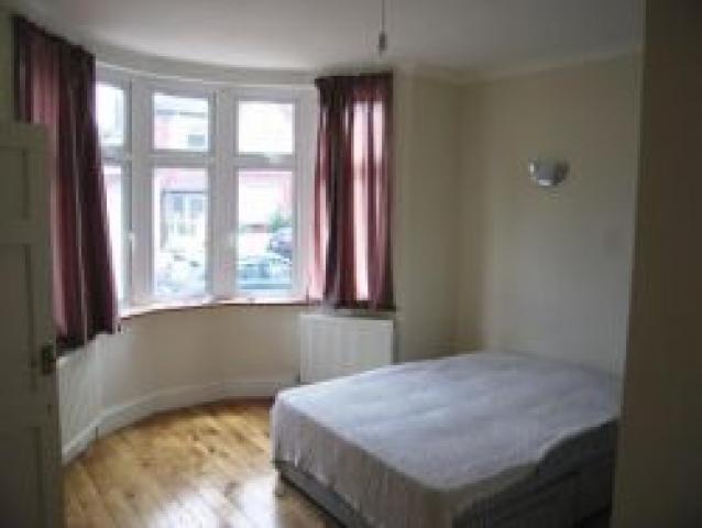 			3 Bedroom, 1 bath, 1 reception Flat			 Gladstone Park Gardens, CRICKLEWOOD