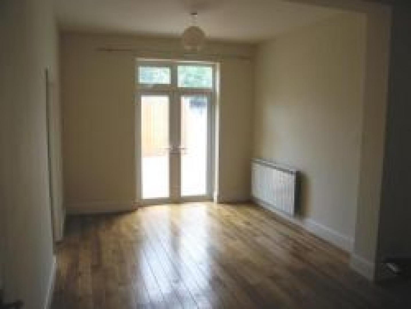 			3 Bedroom, 1 bath, 1 reception Flat			 Gladstone Park Gardens, CRICKLEWOOD