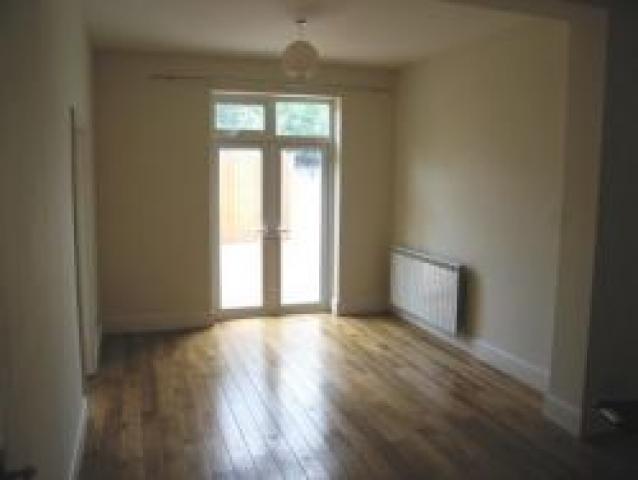 			3 Bedroom, 1 bath, 1 reception Flat			 Gladstone Park Gardens, CRICKLEWOOD