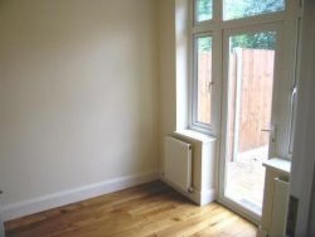 			3 Bedroom, 1 bath, 1 reception Flat			 Gladstone Park Gardens, CRICKLEWOOD