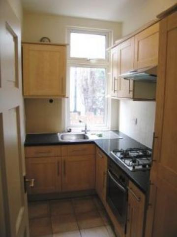 			3 Bedroom, 1 bath, 1 reception Flat			 Gladstone Park Gardens, CRICKLEWOOD