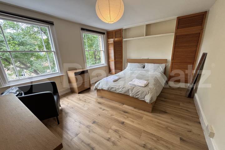 Stylish Georgian town house over three floors, two bathrooms & patio garden   Henshaw Street, Elephant and Castle