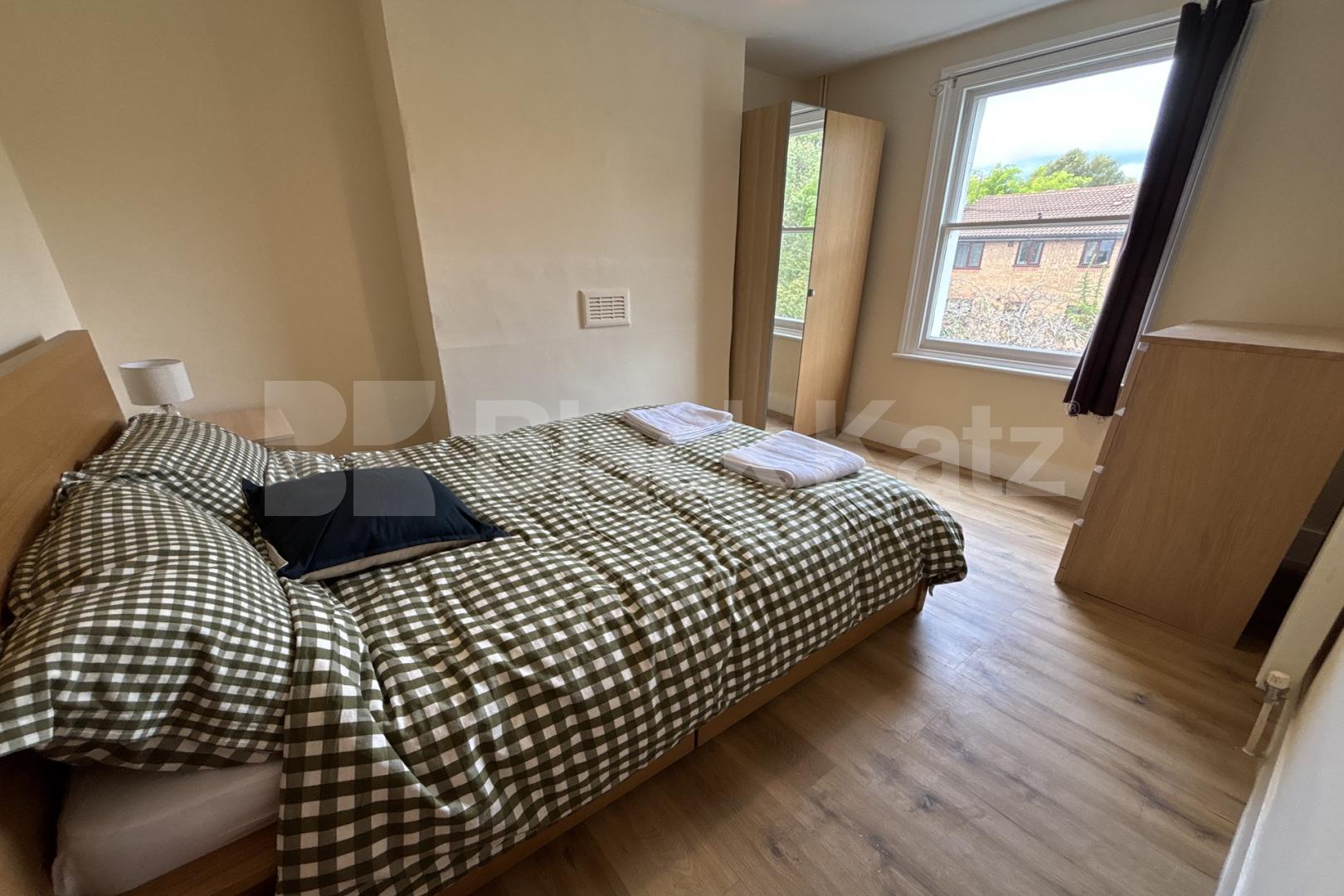 Stylish Georgian town house over three floors, two bathrooms & patio garden   Henshaw Street, Elephant and Castle